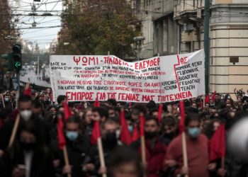 Μεγάλη και μαχητική η πορεία για το Πολυτεχνείο (φωτο-βίντεο)