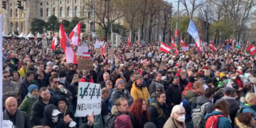 Αυστρία: Μαζικές διαδηλώσεις με ακροδεξιά ηγεμονία