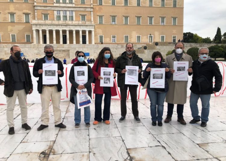 Διαμαρτυρία μπροστά στη βουλή: Όχι στη φίμωση των δημοσιογράφων μέσω Ποινικού Κώδικα (Φωτογραφίες)