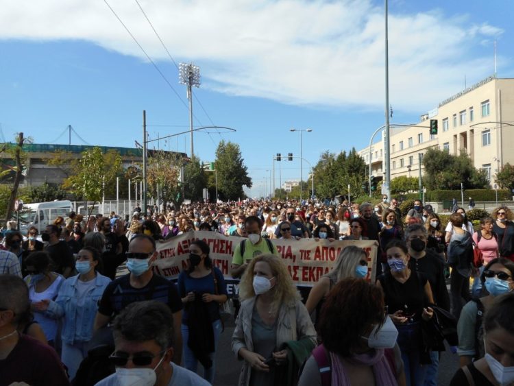Οι εκπαιδευτικοί επιμένουν να «αξιολογήσουν» την Κεραμέως