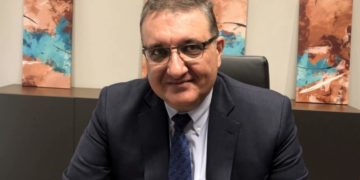 ΟΕΝΓΕ-ΕΙΝΑΠ κατά προέδρου ΠΙΣ που θέλει οι ανεμβολίαστοι ασθενείς να πληρώνουν τα νοσήλια!