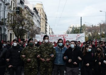 «Χακί» μήνυμα αγώνα και αλληλεγγύης από δεκάδες φαντάρους
