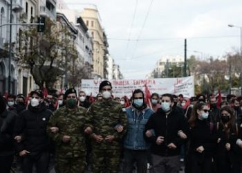 Τα στρατευμένα νιάτα τίμησαν και φέτος το Πολυτεχνείο