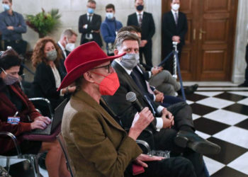 Ingeborg Beugel: Η Ολλανδή δημοσιογράφος μιλά στο ΠΡΙΝ που κυκλοφορεί αυτό το Σ/Κ