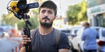 Οι τουρκικές αρχές συλλαμβάνουν Κούρδο δημοσιογράφο ο οποίος κάλυπτε δολοφονία Κούρδων
