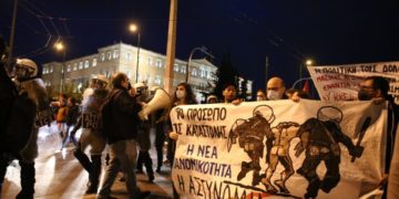 Πέραμα: Σφαίρες, νεκροί, ψέματα και «μεμονωμένα περιστατικά»