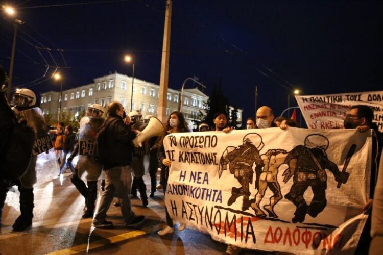 Πέραμα: Σφαίρες, νεκροί, ψέματα και «μεμονωμένα περιστατικά»