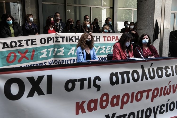 ΟΑΕΔ: Υπουργείο και εργολάβοι «καθαρίζουν» 500 εργαζόμενους