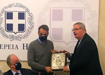 Ο πρωθυπουργός «πασάρει» και ο περιφερειάρχης «σκοράρει»…