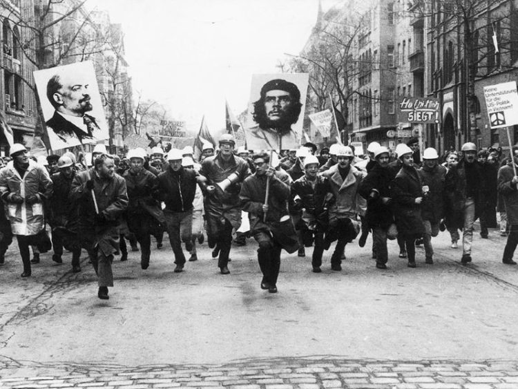 Οι ιεράρχες της απόλυτης σχετικότητας ή συζητήσεις περί «αριστερόμετρου»