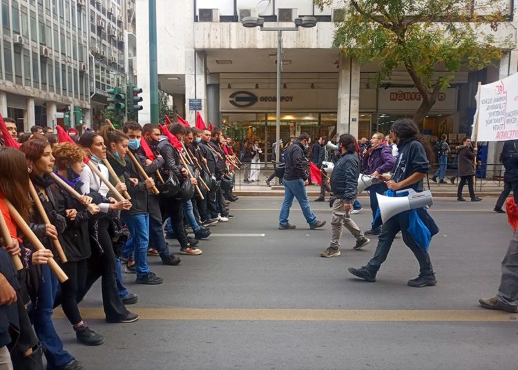 Μεγάλη και μαχητική η πορεία για το Πολυτεχνείο (φωτο-βίντεο)