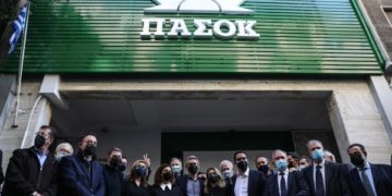ΠΑΣΟΚ-ΚΙΝΑΛ: Τρεις ρόλοι σε αντιλαϊκό έργο