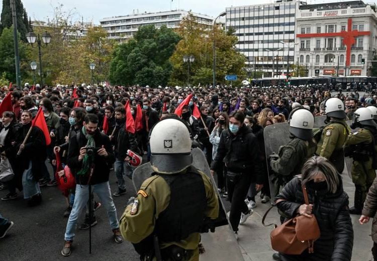 Μεγάλη και μαχητική η πορεία για το Πολυτεχνείο (φωτο-βίντεο)