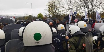 Μαύρη Παρασκευή στην Κοζάνη:  Ξύλο και χημικά κατά διαδηλωτών