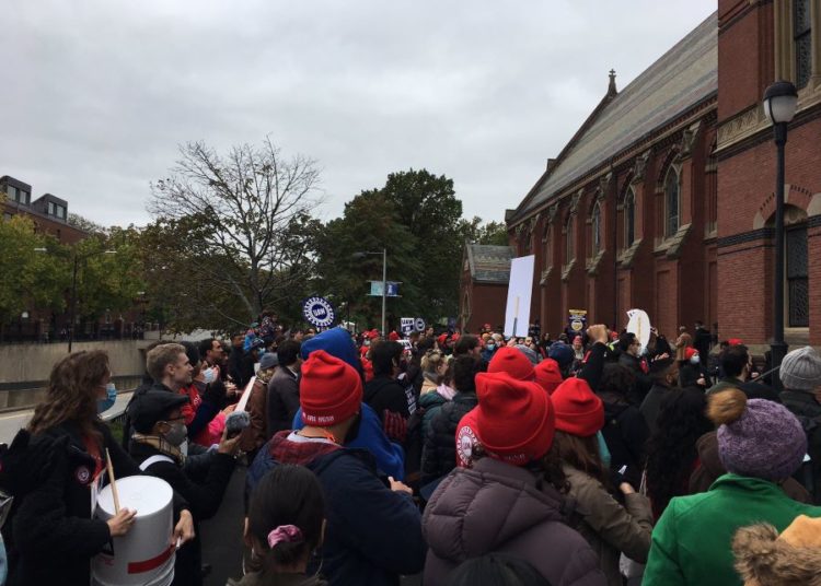 Πάει, «χάλασε» και το Χάρβαρντ: Σωματεία ερευνητών και νικηφόρες πολύμηνες απεργίες στα πανεπιστήμια των ΗΠΑ