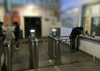 Αντί για λεφτά για την παιδεία, τουρνικέ και ελεγχόμενη είσοδος στις σχολές!