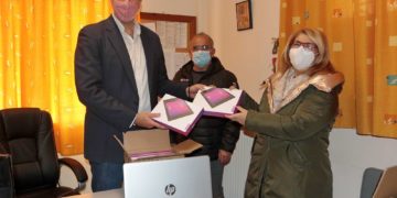 Energean: Μετά το ξύλο και τις συλλήψεις στα Πετρέλαια Καβάλας…. «Αϊ Βασίλης» σε γειτονικά σχολεία