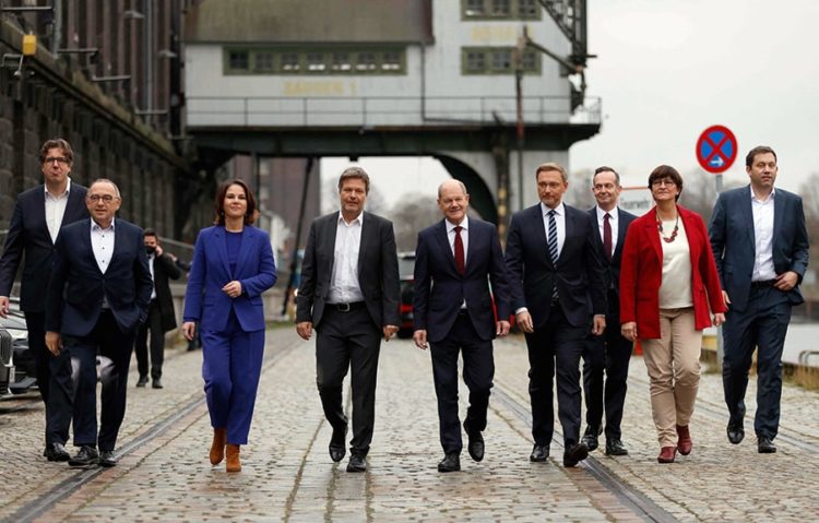 «Πανστρατιά» για μια πιο ισχυρή Γερμανία