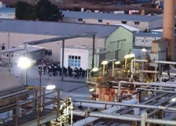 Πετρέλαια Καβάλας: MAT και κρότου λάμψης κατά κατάληψης εργαζομένων (βίντεο)