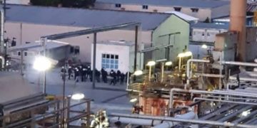 Πετρέλαια Καβάλας: MAT και κρότου λάμψης κατά κατάληψης εργαζομένων (βίντεο)