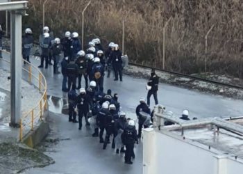 Ψέματα ΕΛΑΣ για Kavala Oil – Αν ίσχυαν τα περί «διαρροής υδρόθειου» από εργαζόμενους θα είχαν πεθάνει και τα… ΜΑΤ!