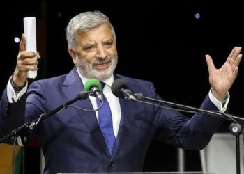 Κράτος ΑΕ, με «θυγατρικές» μίντια και δημοσιογράφους