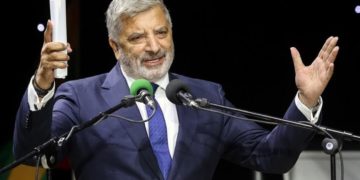 Κράτος ΑΕ, με «θυγατρικές» μίντια και δημοσιογράφους