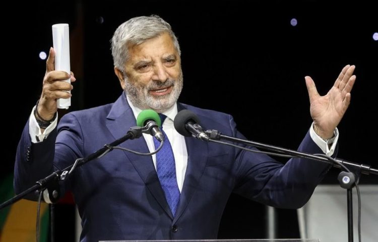 Κράτος ΑΕ, με «θυγατρικές» μίντια και δημοσιογράφους