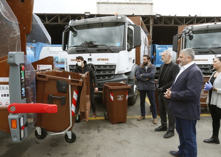 Νέα φιέστα Πατούλη αλλά «κιχ» για το «τέλος ταφής» και την καύση σκουπιδιών στην Αττική