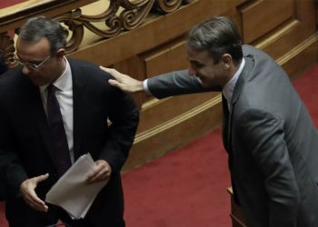 Προϋπολογισμός 2021: 800 εκ. λιγότερα στην Υγεία,  7,5 δισ. για εξοπλισμούς!