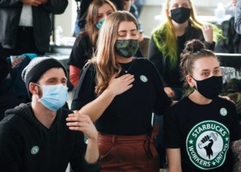 Starbucks: Κατηγορίες για «εκφοβισμό» εργαζομένων που ήθελαν να συνδικαλιστούν