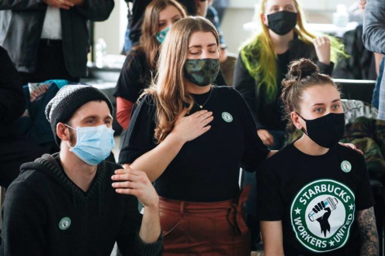 Starbucks: Κατηγορίες για «εκφοβισμό» εργαζομένων που ήθελαν να συνδικαλιστούν