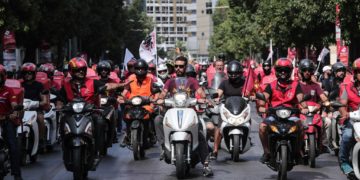 Η «μεσαία τάξη»  και οι «outsiders», παιχνίδι κέντρου ή «από τα άκρα»;