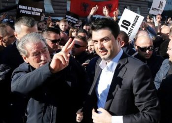 Οι ΗΠΑ προκάλεσαν  τον «εμφύλιο» στην Αλβανία