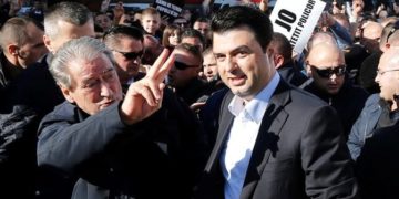 Οι ΗΠΑ προκάλεσαν  τον «εμφύλιο» στην Αλβανία