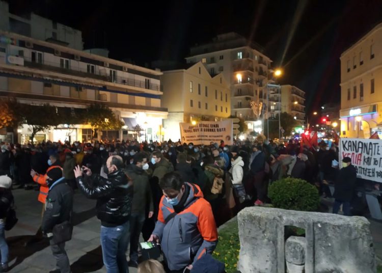 Καβάλα: Μεγάλη πορεία συμπαράστασης στον αγώνα των εργαζομένων στα πετρέλαια (φωτό+βίντεο)