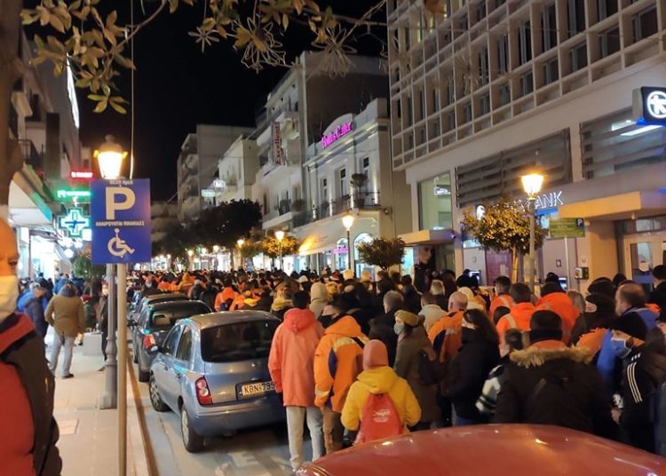 Καβάλα: Μεγάλη πορεία συμπαράστασης στον αγώνα των εργαζομένων στα πετρέλαια (φωτό+βίντεο)