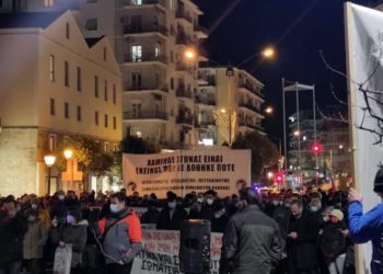 Καβάλα: Μεγάλη πορεία συμπαράστασης στον αγώνα των εργαζομένων στα πετρέλαια (φωτό+βίντεο)