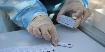 Ο Δήμος Αθήνας διακόπτει τα δωρεάν rapid test στις 8 Λέσχες Φιλίας