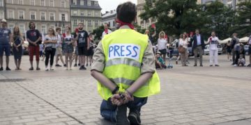 Φίμωση, εκφοβισμός, οικονομική εξόντωση στους «ανυπόταχτους»