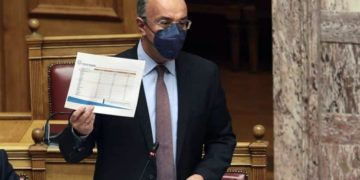 Προαναγγέλλει «οδοστρωτήρα» ο Σταϊκούρας