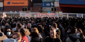 Απεργία στην COSCO: Σε «θέσεις μάχης» τη Δευτέρα με απόφαση του ΕΚ Πειραιά
