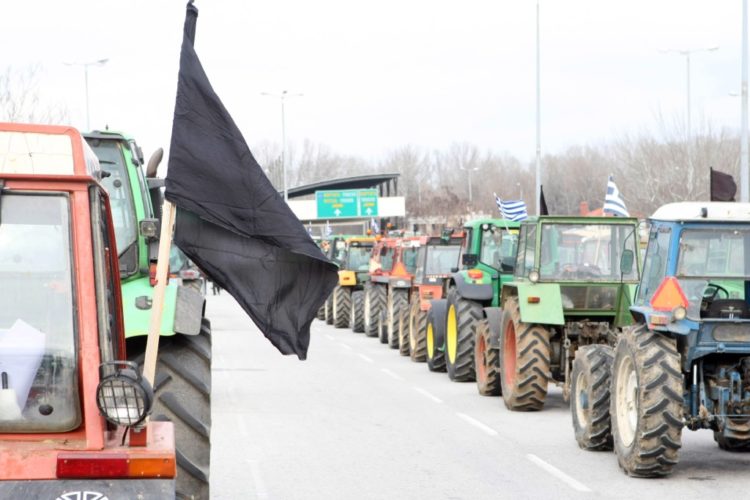 Την Παρασκευή στήνονται τα πρώτα αγροτικά μπλόκα