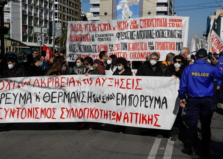 Δυναμικές κινητοποιήσεις ενάντια σε ακρίβεια-αυξήσεις σε όλη την Ελλάδα (βίντεο+φωτο)