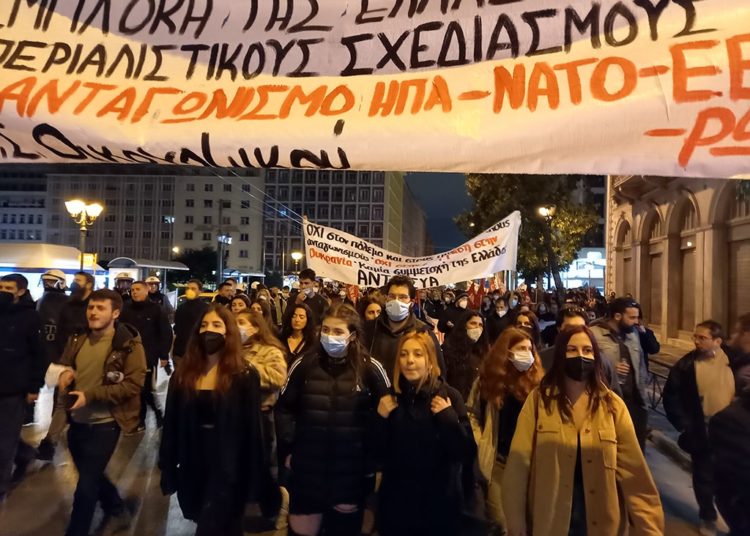 Στους δρόμους ενάντια στον πόλεμο στην Ουκρανία – «Οι ιμπεριαλιστές τη γη ξαναμοιράζουν» (φωτο-βίντεο)