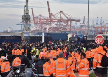 Πρώτη νίκη των απεργών και της αλληλεγγύης στις προβλήτες της COSCO