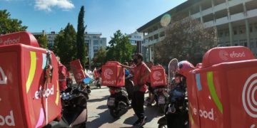 efood: «Τσουχτερά» πρόστιμα σε εργαζόμενους, «λάδι» η εταιρεία