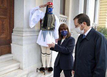 Fast-track απονομές μεταλλίων σε δολοφόνους από τον δήμο Αθήνας