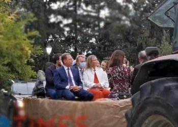 Ένα γέλιο τους έθαψε