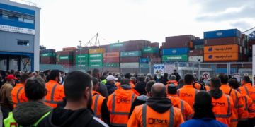 Απεργία στις προβλήτες της COSCO τη Δευτέρα